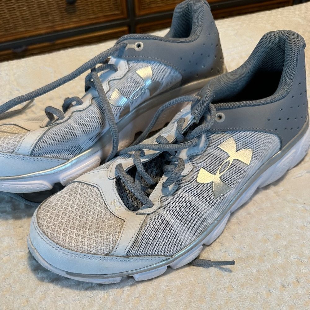 Under Armour EUC Womens Sneakers